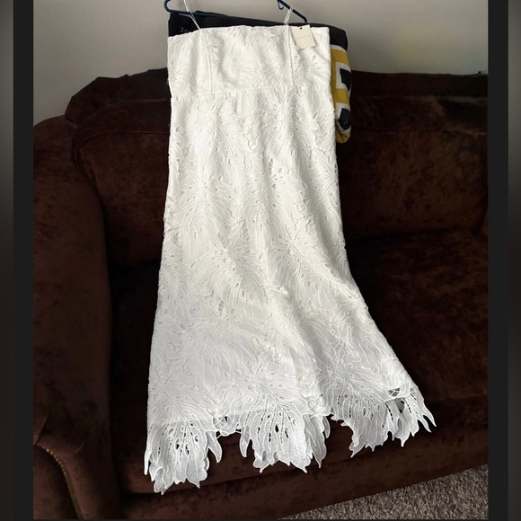 Adelyn Rae Dresses & Skirts - Adelyn Rae White Strapless Lace Eyelet Detail Dress- Size Large